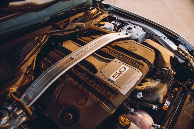 05-5,0-литров V8 – Ford Mustang GT